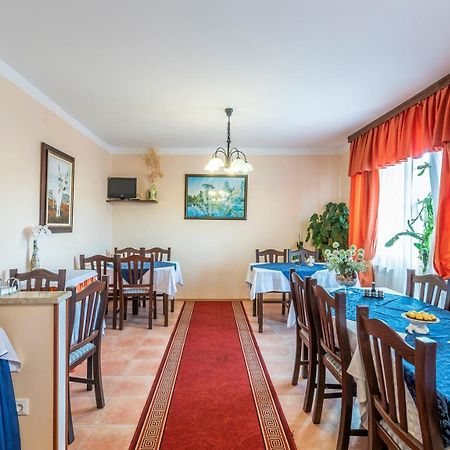 Apartments And Rooms Laura Pazin Εξωτερικό φωτογραφία