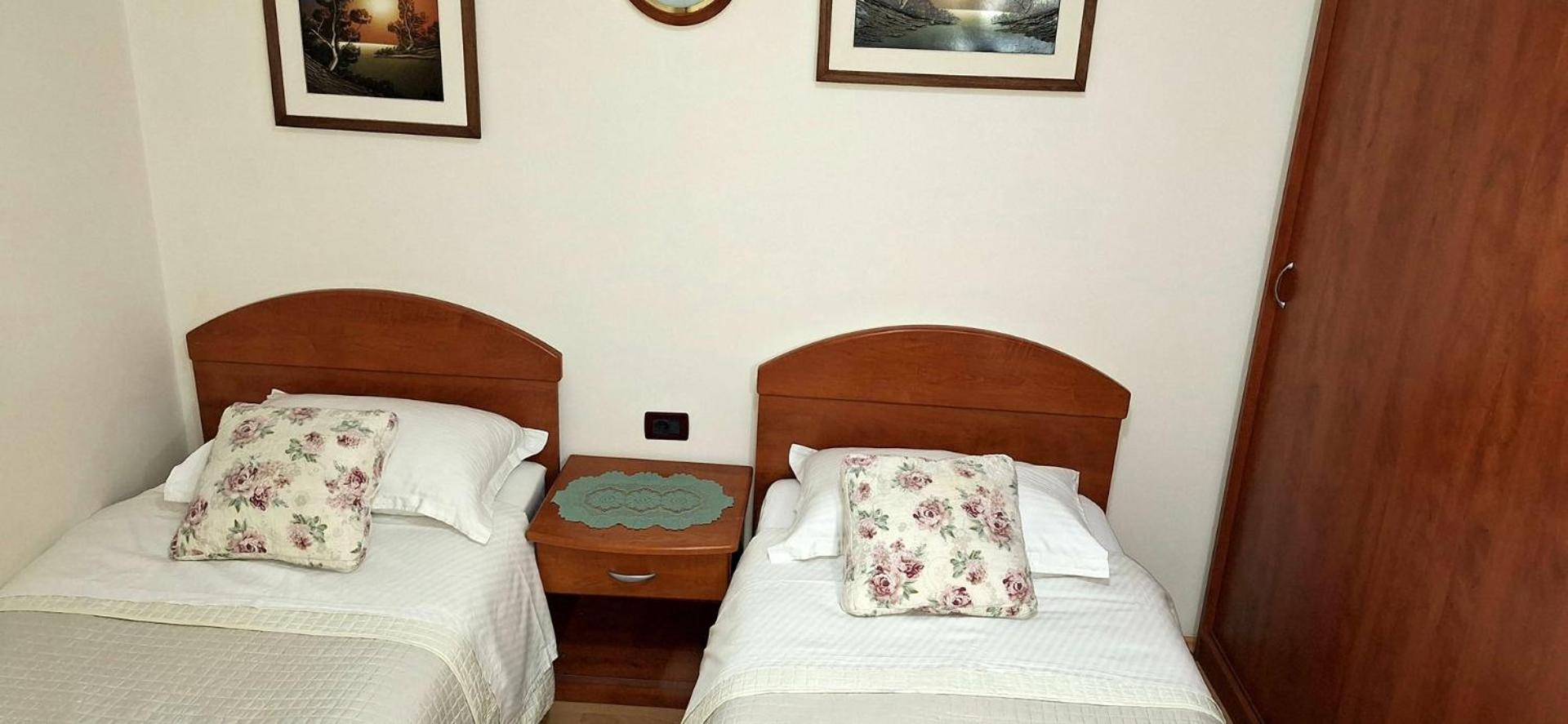 Apartments And Rooms Laura Pazin Εξωτερικό φωτογραφία