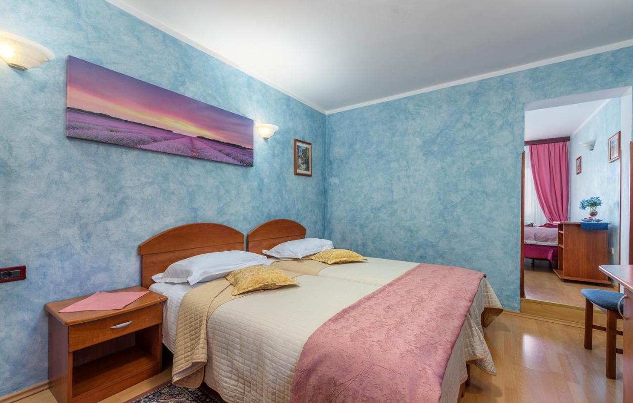 Apartments And Rooms Laura Pazin Εξωτερικό φωτογραφία