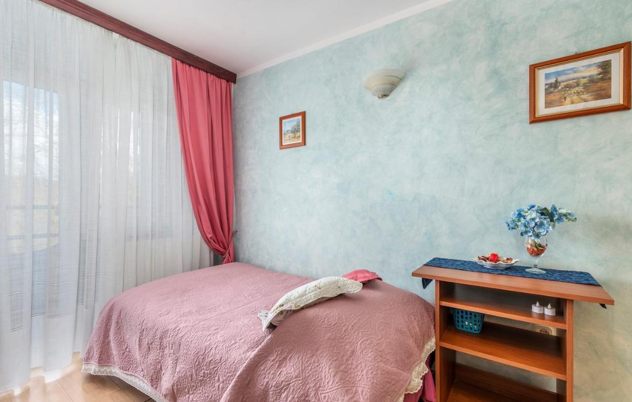 Apartments And Rooms Laura Pazin Εξωτερικό φωτογραφία