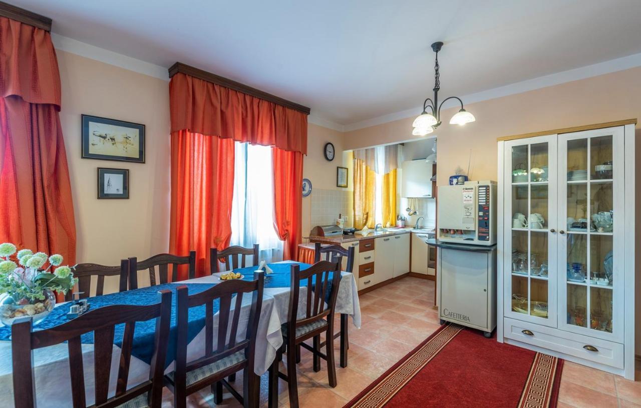 Apartments And Rooms Laura Pazin Εξωτερικό φωτογραφία