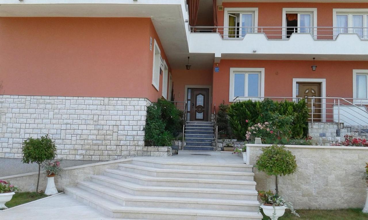 Apartments And Rooms Laura Pazin Εξωτερικό φωτογραφία