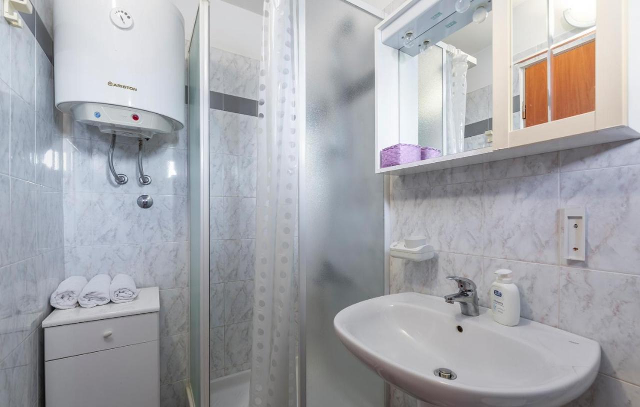 Apartments And Rooms Laura Pazin Εξωτερικό φωτογραφία