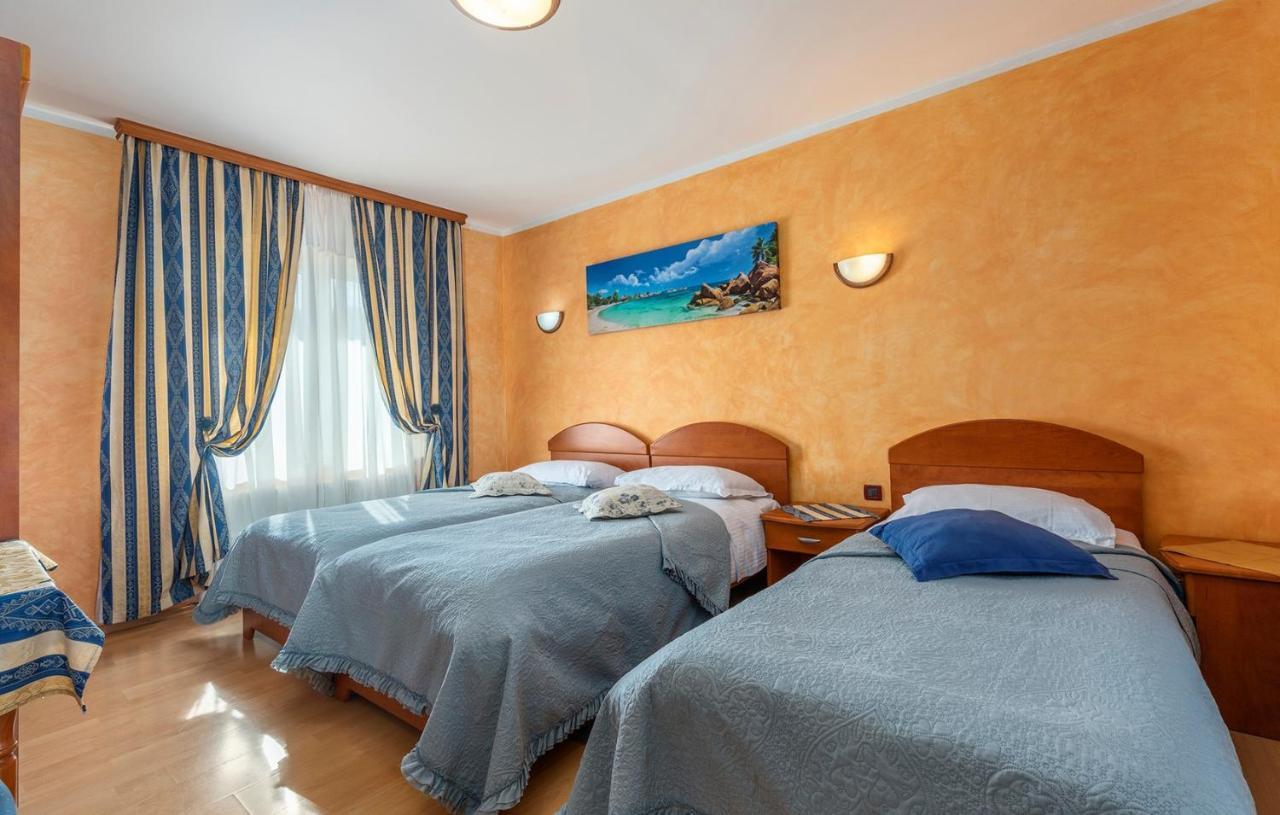 Apartments And Rooms Laura Pazin Εξωτερικό φωτογραφία