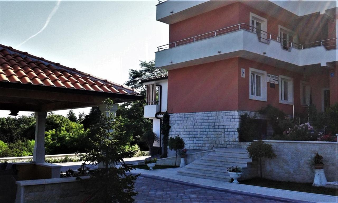 Apartments And Rooms Laura Pazin Εξωτερικό φωτογραφία