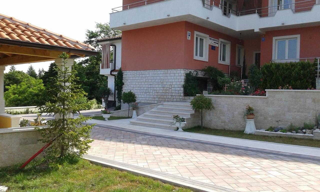 Apartments And Rooms Laura Pazin Εξωτερικό φωτογραφία