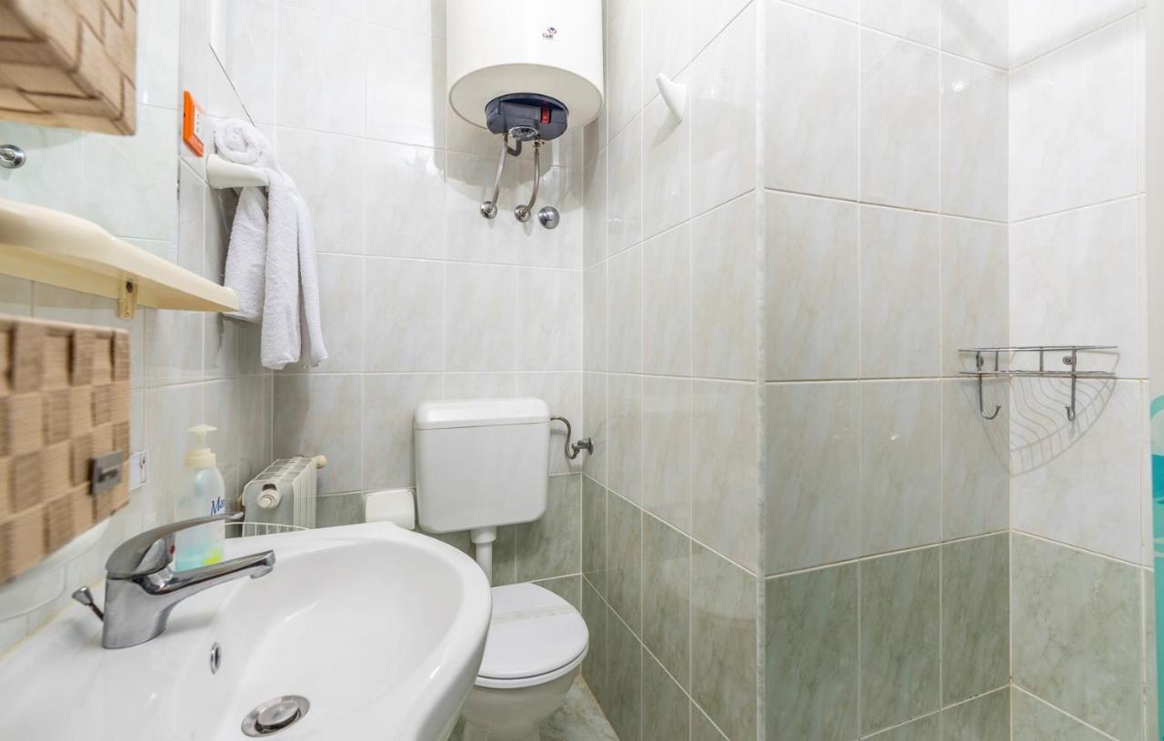 Apartments And Rooms Laura Pazin Εξωτερικό φωτογραφία