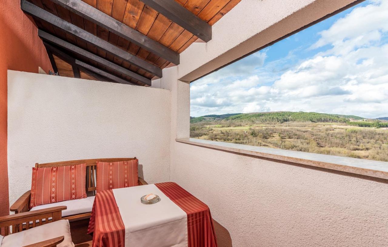 Apartments And Rooms Laura Pazin Εξωτερικό φωτογραφία