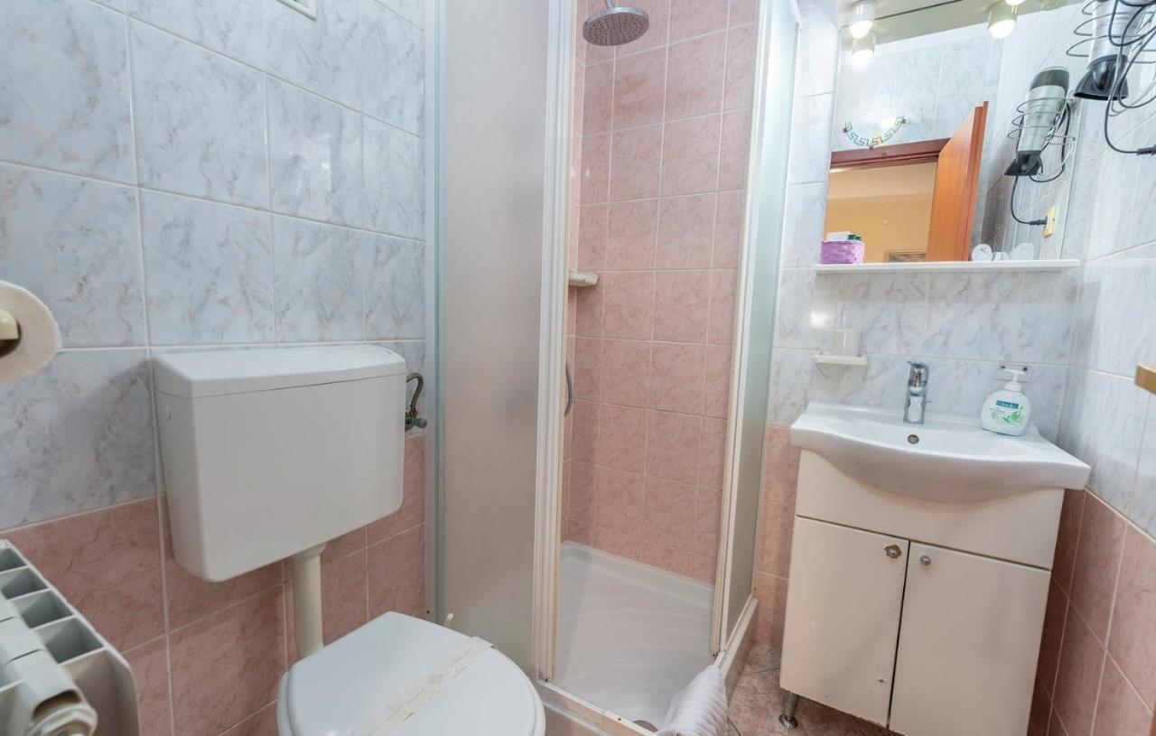 Apartments And Rooms Laura Pazin Εξωτερικό φωτογραφία