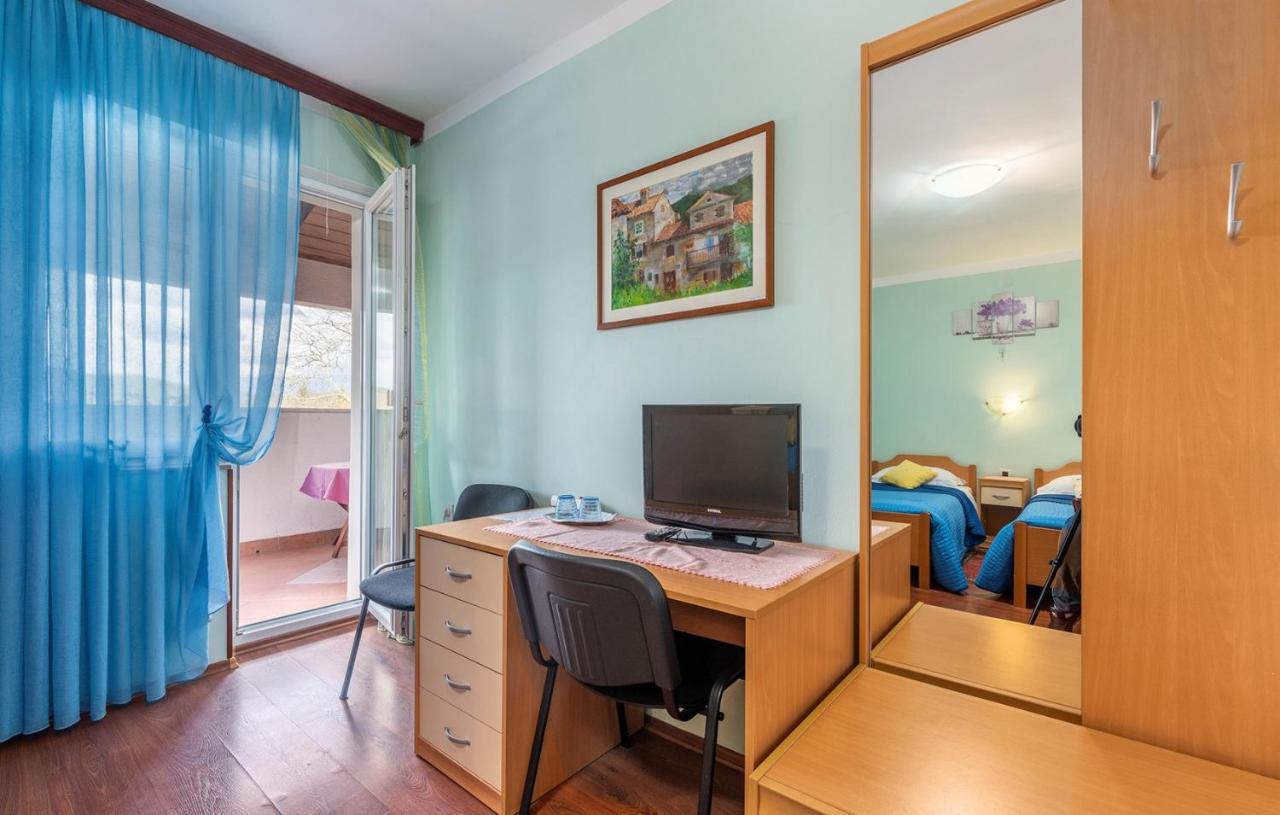 Apartments And Rooms Laura Pazin Εξωτερικό φωτογραφία