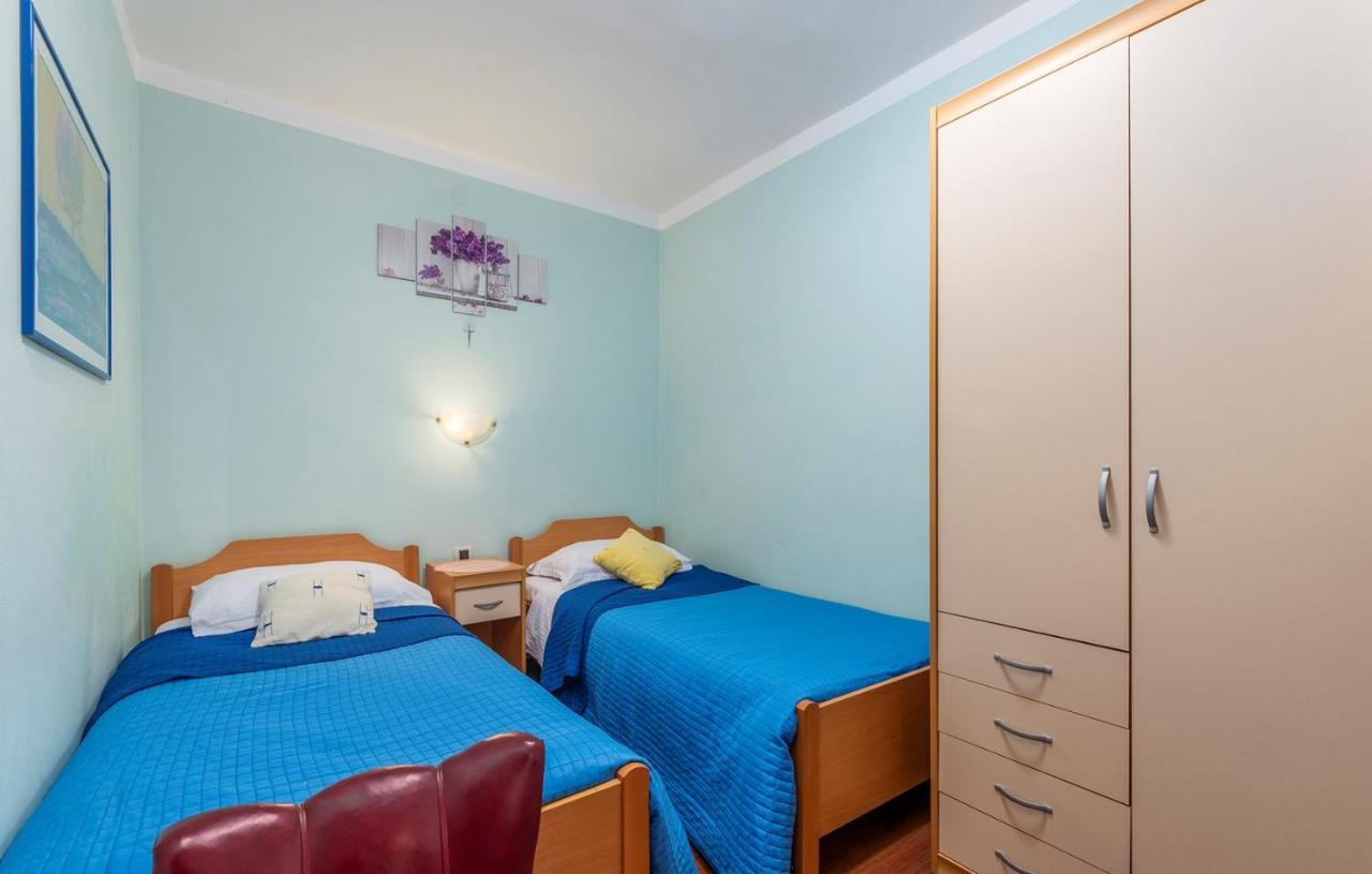 Apartments And Rooms Laura Pazin Εξωτερικό φωτογραφία